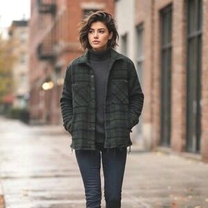 PacSun Shirt Jacket Womens L Green Plaid Boucle Raw Hem Shacket Button Up